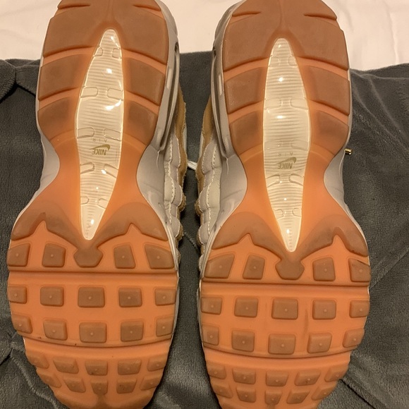 ✨**LAST CHANCE** Women’s Desert Sand/Gold Nike Air Max 95 size 8.5 ✨ - Picture 9 of 9